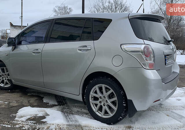 Сірий Тойота Версо, об'ємом двигуна 2.2 л та пробігом 172 тис. км за 9000 $, фото 5 на Automoto.ua