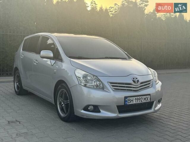Серый Тойота Версо, объемом двигателя 2.23 л и пробегом 192 тыс. км за 8999 $, фото 51 на Automoto.ua