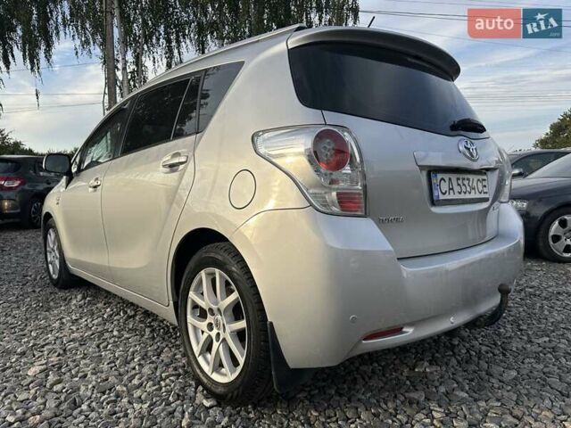 Серый Тойота Версо, объемом двигателя 2.2 л и пробегом 265 тыс. км за 9700 $, фото 2 на Automoto.ua