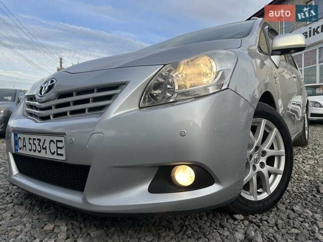 Серый Тойота Версо, объемом двигателя 2.2 л и пробегом 265 тыс. км за 9700 $, фото 6 на Automoto.ua