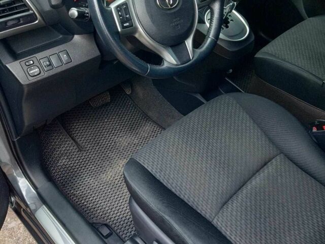 Серый Тойота Версо, объемом двигателя 1.4 л и пробегом 111 тыс. км за 8500 $, фото 5 на Automoto.ua