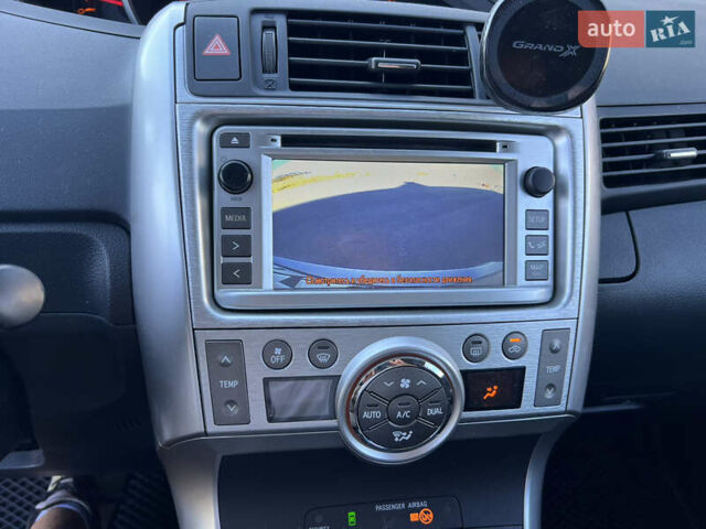 Серый Тойота Версо, объемом двигателя 2.2 л и пробегом 167 тыс. км за 10700 $, фото 22 на Automoto.ua