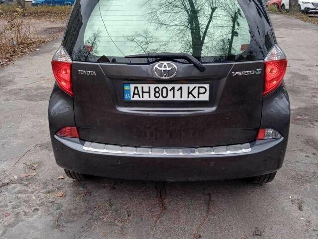 Серый Тойота Версо, объемом двигателя 1.4 л и пробегом 111 тыс. км за 8500 $, фото 2 на Automoto.ua