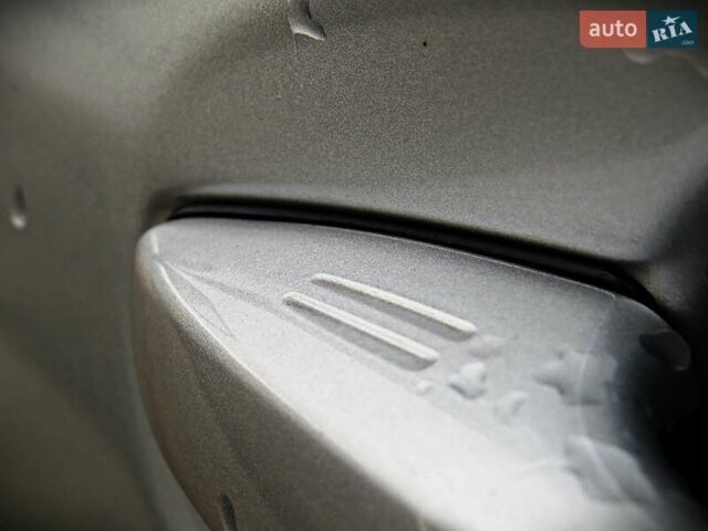 Серый Тойота Версо, объемом двигателя 2.23 л и пробегом 265 тыс. км за 8950 $, фото 5 на Automoto.ua