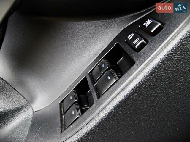 Серый Тойота Версо, объемом двигателя 2.23 л и пробегом 265 тыс. км за 8950 $, фото 7 на Automoto.ua