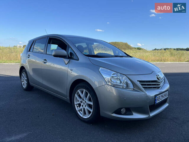 Серый Тойота Версо, объемом двигателя 2.2 л и пробегом 167 тыс. км за 10700 $, фото 5 на Automoto.ua