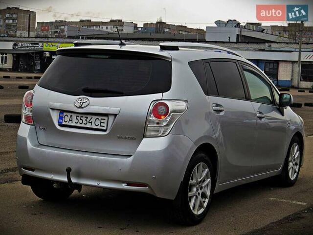 Серый Тойота Версо, объемом двигателя 2.23 л и пробегом 265 тыс. км за 8950 $, фото 2 на Automoto.ua