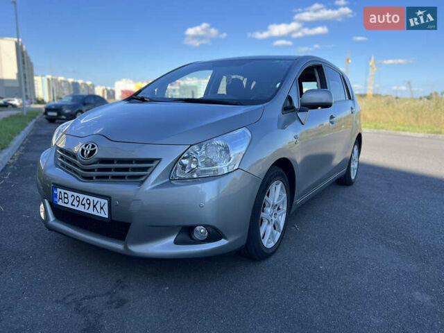 Серый Тойота Версо, объемом двигателя 2.2 л и пробегом 167 тыс. км за 10700 $, фото 6 на Automoto.ua