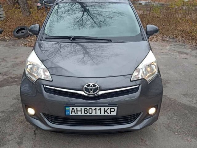 Серый Тойота Версо, объемом двигателя 1.4 л и пробегом 111 тыс. км за 8500 $, фото 1 на Automoto.ua