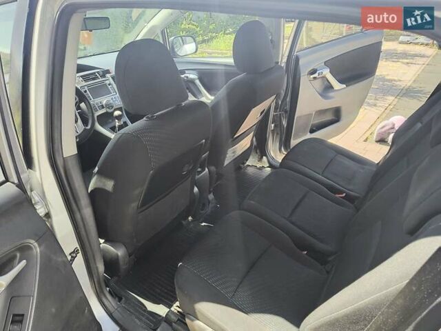 Серый Тойота Версо, объемом двигателя 2 л и пробегом 293 тыс. км за 8500 $, фото 6 на Automoto.ua