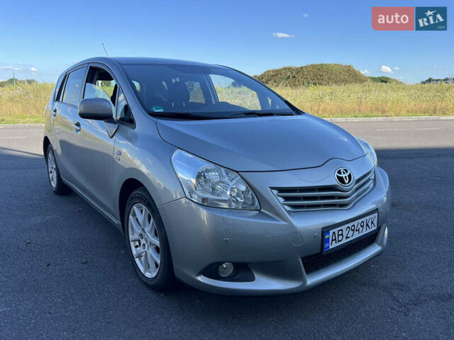Серый Тойота Версо, объемом двигателя 2.2 л и пробегом 167 тыс. км за 10700 $, фото 4 на Automoto.ua