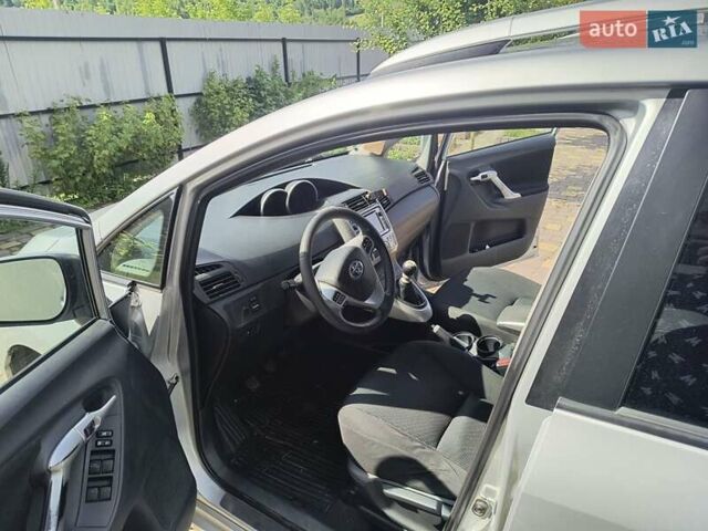 Серый Тойота Версо, объемом двигателя 2 л и пробегом 293 тыс. км за 8500 $, фото 5 на Automoto.ua