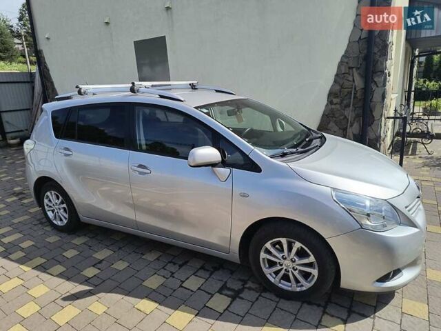Серый Тойота Версо, объемом двигателя 2 л и пробегом 293 тыс. км за 8500 $, фото 2 на Automoto.ua