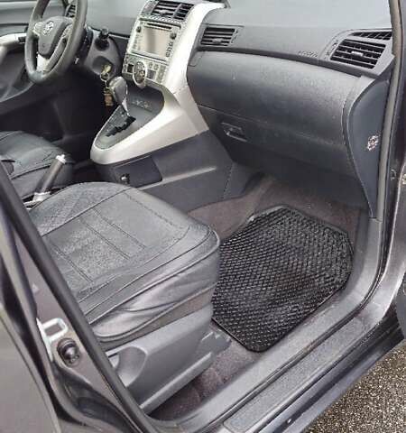 Серый Тойота Версо, объемом двигателя 1.8 л и пробегом 244 тыс. км за 11000 $, фото 4 на Automoto.ua