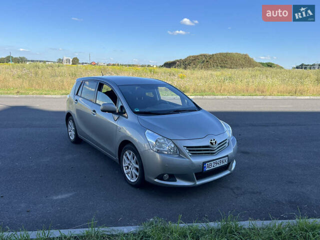 Серый Тойота Версо, объемом двигателя 2.2 л и пробегом 167 тыс. км за 10700 $, фото 1 на Automoto.ua
