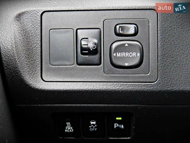 Серый Тойота Версо, объемом двигателя 2.23 л и пробегом 265 тыс. км за 8950 $, фото 10 на Automoto.ua