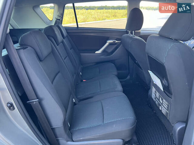 Серый Тойота Версо, объемом двигателя 2.2 л и пробегом 167 тыс. км за 10700 $, фото 17 на Automoto.ua