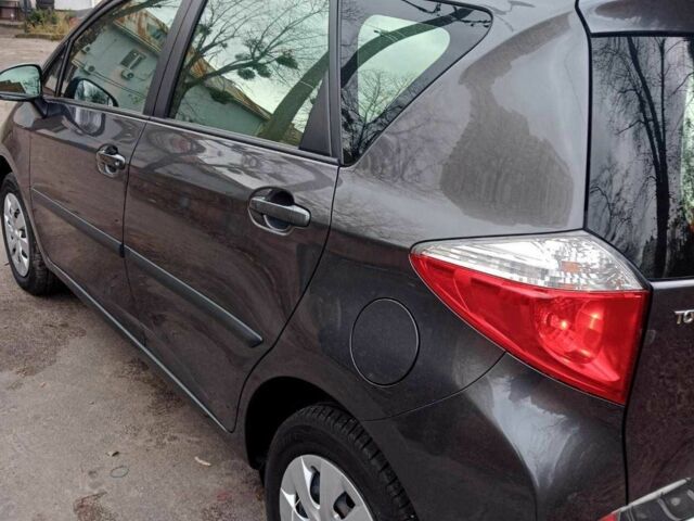 Серый Тойота Версо, объемом двигателя 1.4 л и пробегом 111 тыс. км за 8500 $, фото 9 на Automoto.ua