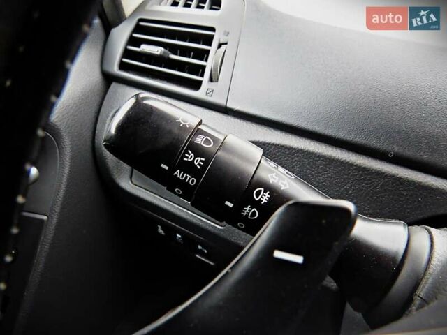 Серый Тойота Версо, объемом двигателя 2.23 л и пробегом 265 тыс. км за 8950 $, фото 9 на Automoto.ua