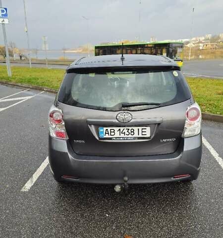 Серый Тойота Версо, объемом двигателя 1.8 л и пробегом 244 тыс. км за 11000 $, фото 2 на Automoto.ua