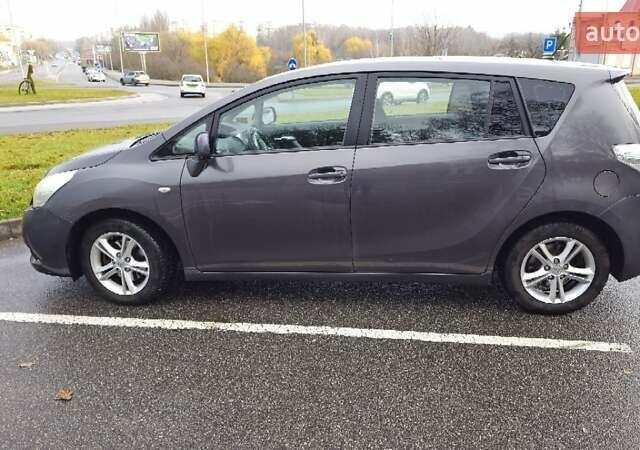 Серый Тойота Версо, объемом двигателя 1.8 л и пробегом 244 тыс. км за 11000 $, фото 5 на Automoto.ua