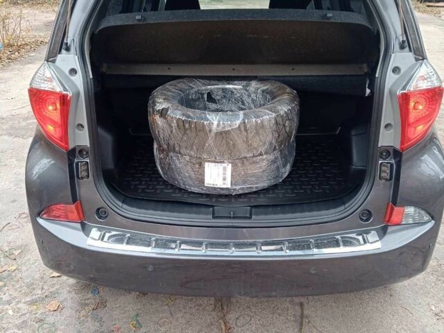 Серый Тойота Версо, объемом двигателя 1.4 л и пробегом 111 тыс. км за 8500 $, фото 7 на Automoto.ua