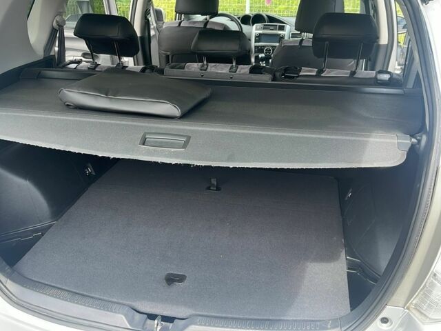 Серый Тойота Версо, объемом двигателя 1.6 л и пробегом 203 тыс. км за 10000 $, фото 5 на Automoto.ua