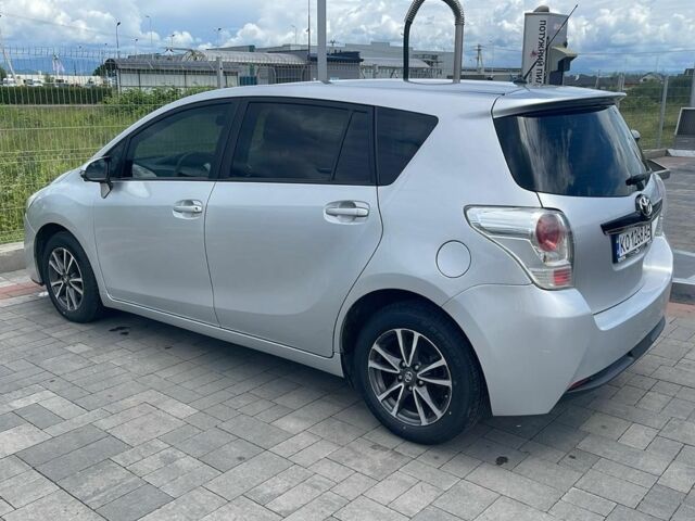 Серый Тойота Версо, объемом двигателя 1.6 л и пробегом 203 тыс. км за 10000 $, фото 4 на Automoto.ua