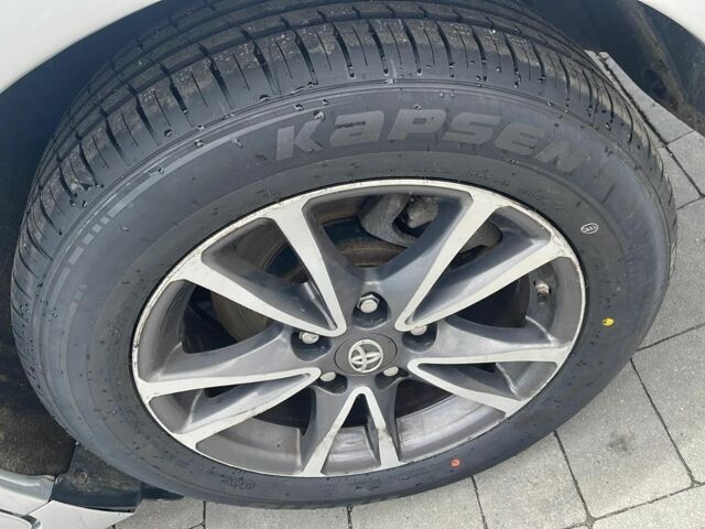 Серый Тойота Версо, объемом двигателя 1.6 л и пробегом 203 тыс. км за 10000 $, фото 2 на Automoto.ua