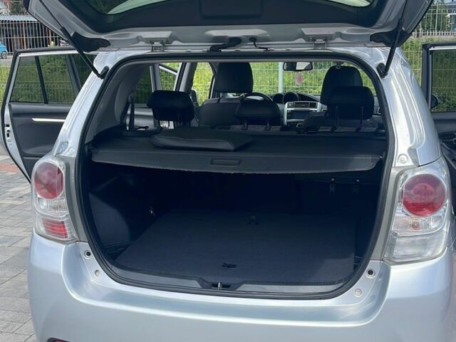 Серый Тойота Версо, объемом двигателя 1.6 л и пробегом 203 тыс. км за 10000 $, фото 6 на Automoto.ua