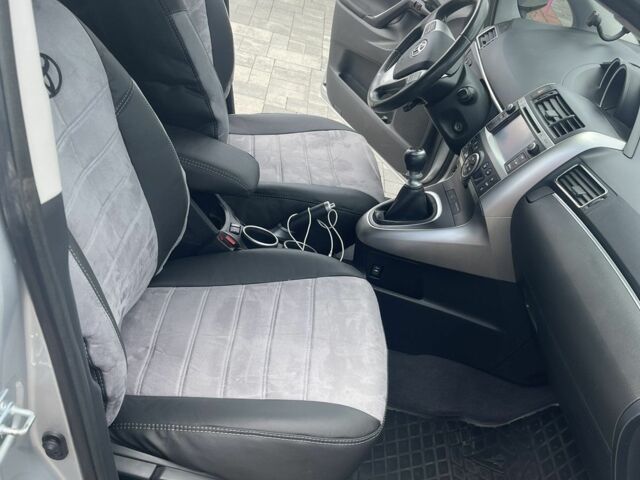 Серый Тойота Версо, объемом двигателя 1.6 л и пробегом 203 тыс. км за 10000 $, фото 1 на Automoto.ua