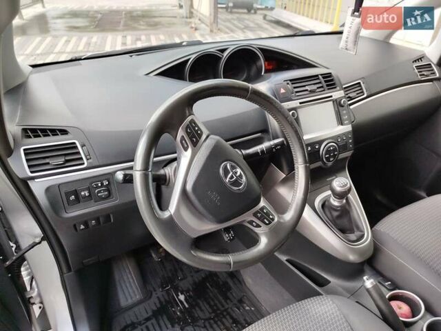 Сірий Тойота Версо, об'ємом двигуна 2 л та пробігом 233 тис. км за 10500 $, фото 21 на Automoto.ua