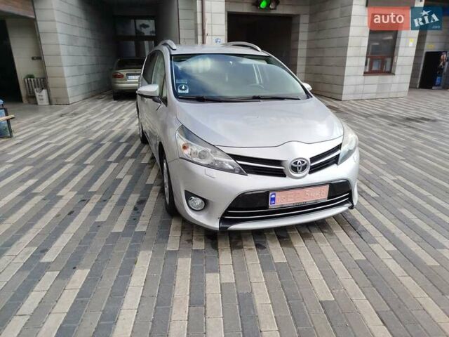 Сірий Тойота Версо, об'ємом двигуна 2 л та пробігом 233 тис. км за 10500 $, фото 6 на Automoto.ua