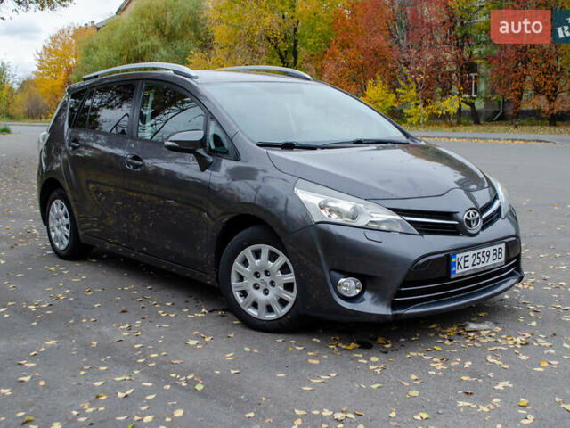 Серый Тойота Версо, объемом двигателя 1.6 л и пробегом 237 тыс. км за 10500 $, фото 4 на Automoto.ua