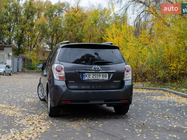 Серый Тойота Версо, объемом двигателя 1.6 л и пробегом 237 тыс. км за 10500 $, фото 2 на Automoto.ua