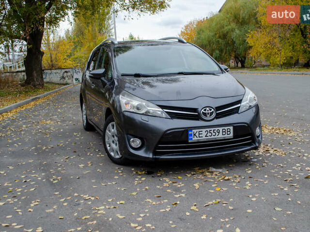 Серый Тойота Версо, объемом двигателя 1.6 л и пробегом 237 тыс. км за 10500 $, фото 5 на Automoto.ua