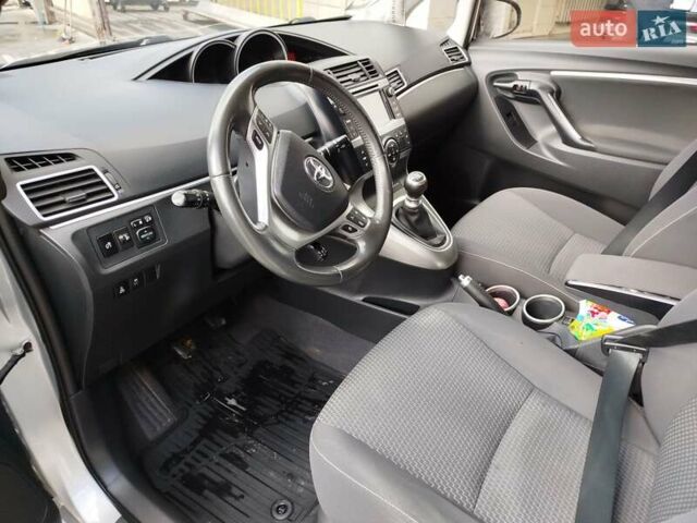 Сірий Тойота Версо, об'ємом двигуна 2 л та пробігом 233 тис. км за 10500 $, фото 22 на Automoto.ua