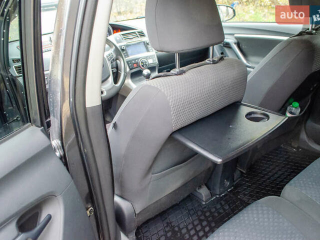 Серый Тойота Версо, объемом двигателя 1.6 л и пробегом 237 тыс. км за 10500 $, фото 8 на Automoto.ua