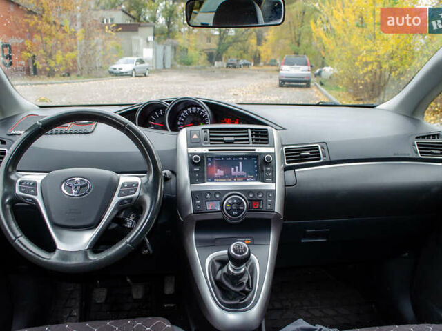 Серый Тойота Версо, объемом двигателя 1.6 л и пробегом 237 тыс. км за 10500 $, фото 11 на Automoto.ua