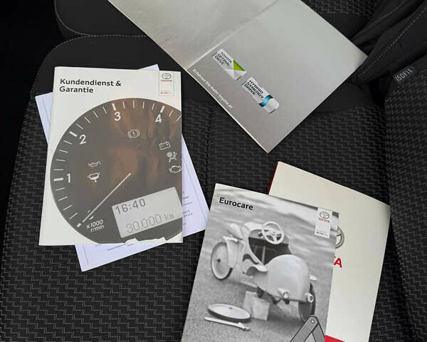 Сірий Тойота Версо, об'ємом двигуна 1.6 л та пробігом 183 тис. км за 10200 $, фото 6 на Automoto.ua