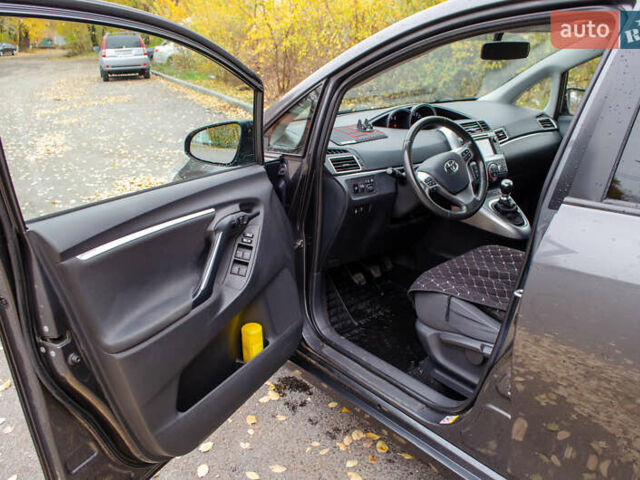 Серый Тойота Версо, объемом двигателя 1.6 л и пробегом 237 тыс. км за 10500 $, фото 7 на Automoto.ua