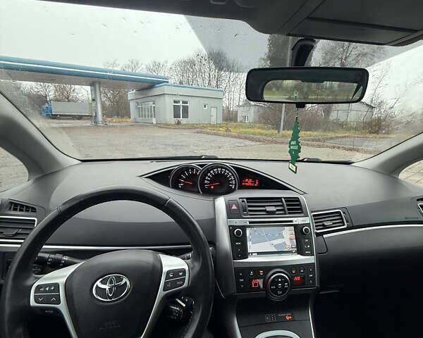 Сірий Тойота Версо, об'ємом двигуна 1.6 л та пробігом 183 тис. км за 10200 $, фото 7 на Automoto.ua