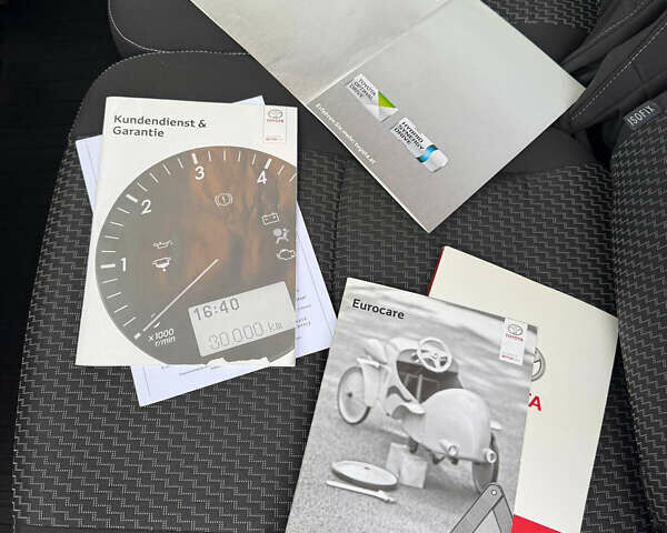 Сірий Тойота Версо, об'ємом двигуна 1.6 л та пробігом 183 тис. км за 10200 $, фото 5 на Automoto.ua