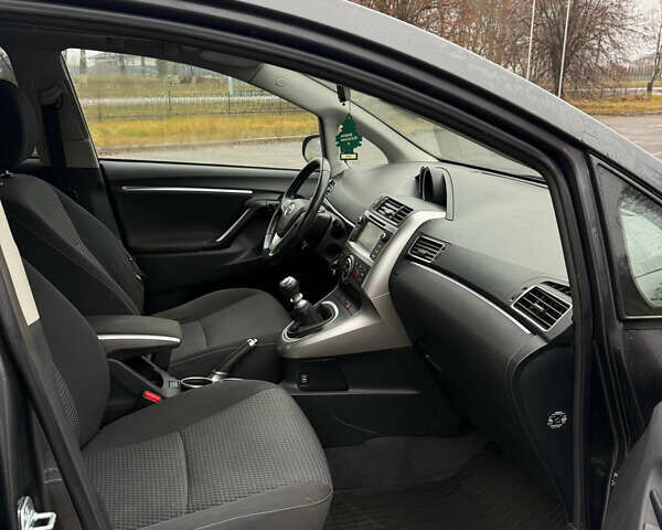 Сірий Тойота Версо, об'ємом двигуна 1.6 л та пробігом 183 тис. км за 10200 $, фото 21 на Automoto.ua