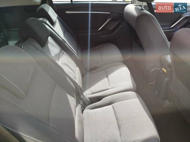 Сірий Тойота Версо, об'ємом двигуна 2 л та пробігом 233 тис. км за 10500 $, фото 29 на Automoto.ua