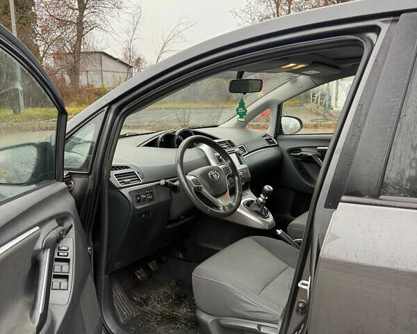 Сірий Тойота Версо, об'ємом двигуна 1.6 л та пробігом 183 тис. км за 10200 $, фото 17 на Automoto.ua