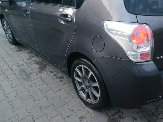 Сірий Тойота Версо, об'ємом двигуна 2 л та пробігом 370 тис. км за 6900 $, фото 1 на Automoto.ua