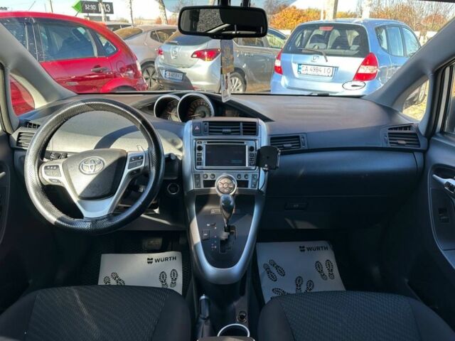 Серый Тойота Версо, объемом двигателя 2.2 л и пробегом 265 тыс. км за 8950 $, фото 7 на Automoto.ua