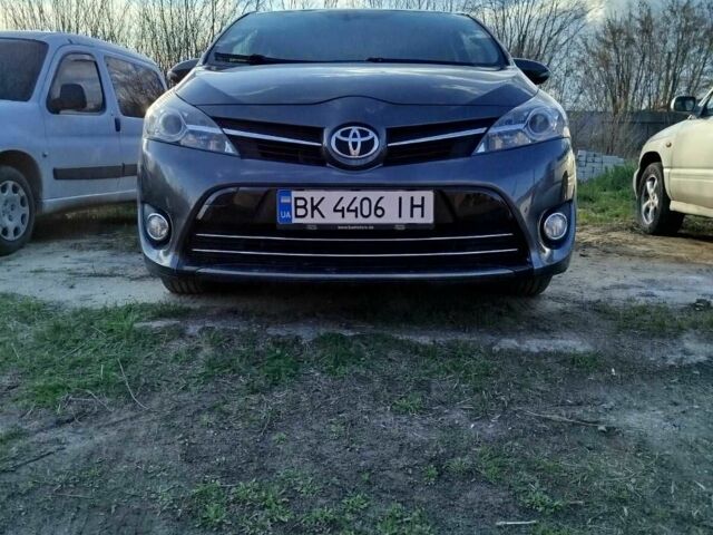 Серый Тойота Версо, объемом двигателя 1.6 л и пробегом 244 тыс. км за 11500 $, фото 1 на Automoto.ua