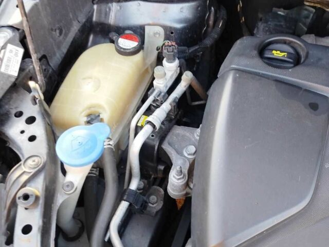 Серый Тойота Версо, объемом двигателя 1.6 л и пробегом 244 тыс. км за 11500 $, фото 21 на Automoto.ua